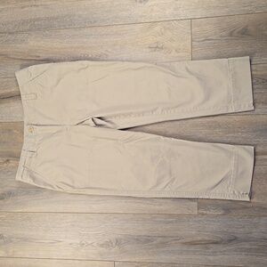 Tommy Bahama cream capri cropped pants, size 8